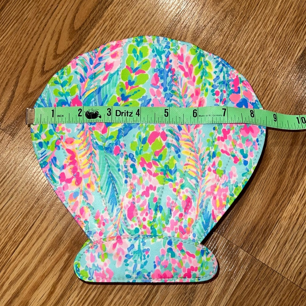 Lilly Pulitzer Shell-Shaped Makeup Case - Picture 5 of 5